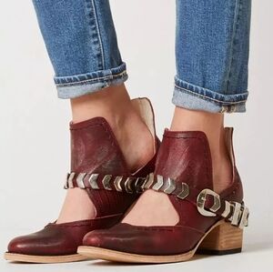 Freebird by Steven Blade Ankle Booties in Alligator Brown Women's Size 9 EUC